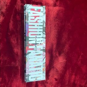 Mac Fashion Fanatic Eyeshadow pallet